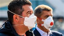 Andrej Babiš a Jan Hamáček čekají na Letišti Václava Havla na přílet letadla se... | na serveru Lidovky.cz | aktuální zprávy