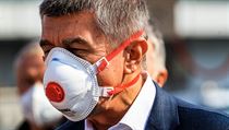 Andrej Babiš a Jan Hamáček čekají na Letišti Václava Havla na přílet letadla se... | na serveru Lidovky.cz | aktuální zprávy