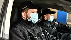 Policisté v období koronavirové pandemie. Policisté v období koronavirové pandemie.