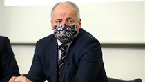 Roman Prymula na tiskové konferenci Nemocnice Na Františku k převzetí seniorů s...