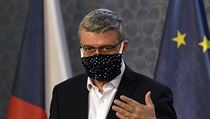 Ministr dopravy a průmyslu Karel Havlíček (za ANO). Ministr dopravy a průmyslu Karel Havlíček (za ANO).