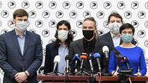 Zleva poslanec Lukáš Kolářík, poslanec Mikuláš Ferjenčík, předseda Pirátů Ivan... | na serveru Lidovky.cz | aktuální zprávy