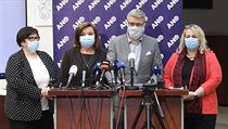 Zleva ministryně spravedlnosti Marie Benešová, ministryně financí Alena... | na serveru Lidovky.cz | aktuální zprávy