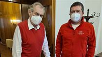 Červený tandem razí tvrdší linii. Zeman s Hamáčkem si sedli v názorech i barvě oblečení Miloš Zeman s ministrem vnitra Janem Hamáčkem. | na serveru Lidovky.cz | aktuální zprávy