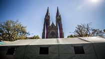 Vojenské stany pro dobrovolné testování na Náměstí míru v Praze. | na serveru Lidovky.cz | aktuální zprávy