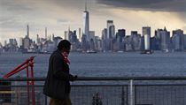 Pasažér čeká na přívoz v New Yorku. | na serveru Lidovky.cz | aktuální zprávy