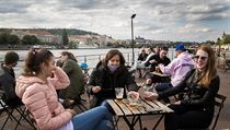 Otevřená restaurační zahrádka po koronakrizi. | na serveru Lidovky.cz | aktuální zprávy