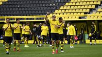 Fotbalisté Dortmundu při návratu německé ligy po dvouměsíční koronavirové pauze... | na serveru Lidovky.cz | aktuální zprávy