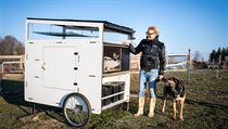 Tereza Janečková u svého designového kurníku. | na serveru Lidovky.cz | aktuální zprávy