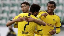 Achraf Hakimi a Jadon Sancho z Dortmundu slaví branku do sítě Wolfsburgu. | na serveru Lidovky.cz | aktuální zprávy