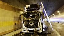 Ohořelý kamion v Brusnickém tunelu. | na serveru Lidovky.cz | aktuální zprávy