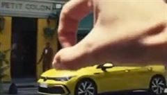 Volkswagen stáhl údajn rasistickou reklamu, ve které bílá ruka postrkuje...
