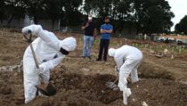 Pohřeb jedné z obětí koronaviru v Brazílii. | na serveru Lidovky.cz | aktuální zprávy
