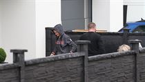 Voda zaplavila i nový dům Martiny Sáblíkové, na snímku focená přes plot. | na serveru Lidovky.cz | aktuální zprávy
