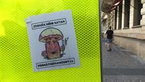 Leták na Smetanově nábřeží v Praze vyzývající pražského primátora Zdeňka Hřiba... Leták na Smetanově nábřeží v Praze vyzývající pražského primátora Zdeňka Hřiba...
