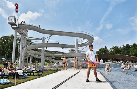 Venkovní bazény by se mohly otevřít 31. května, vnitřní pak 14. června, uvedla hlavní hygienička Na brněnském koupališti Riviera si lidé užívají jízdu na tobogánu. | na serveru Lidovky.cz | aktuální zprávy