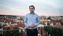 Václav Fiala, učitel chemie a biologie z běžné spádové školy v Praze 10 a... Václav Fiala, učitel chemie a biologie z běžné spádové školy v Praze 10 a...