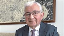 Diplomat v Záhřebu. Vystudovanı matematik a kybernetik Vladimír Zavázal působí...