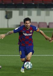 Trenér Barcelony Setién: Messi by si potřeboval odpočinout, mužstvo vypadalo unaveně Lionel Messi v souboji s obránci Athleticu Bilbao. | na serveru Lidovky.cz | aktuální zprávy