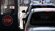 Lidé čekají na hranici mezi Maďarskem a Srbskem. | na serveru Lidovky.cz | aktuální zprávy