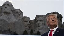 Donald Trump před národním památníkem Mount Rushmore 3. července 2020. | na serveru Lidovky.cz | aktuální zprávy