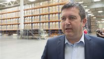Ministr vnitra Jan Hamáček (ČSSD) hovoří s novináři v policejním skladu v... | na serveru Lidovky.cz | aktuální zprávy