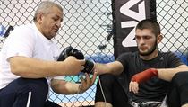 MMA zápasník Chabib Nurmagomedov se svým otcem | na serveru Lidovky.cz | aktuální zprávy