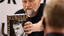 Jan Novák uvedl 29. června 2020 v Praze svou knihu Kundera: Český život a doba. | na serveru Lidovky.cz | aktuální zprávy