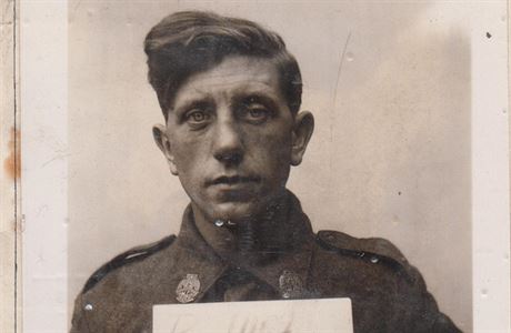 Vladimír Chalupa jako příslušník čs. zahraniční armády na snímku z léta 1943. | na serveru Lidovky.cz | aktuální zprávy