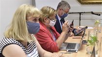 Zprava hejtman Moravskoslezského kraje Ivo Vondrák a ředitelka Krajské... | na serveru Lidovky.cz | aktuální zprávy