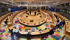 Hlavní zasedací místnost na červencovém summitu EU Hlavní zasedací místnost na červencovém summitu EU
