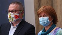 Koordinátor testování Marián Hajdúch a hlavní hygienička Jarmila Rážová. | na serveru Lidovky.cz | aktuální zprávy