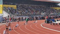 Zaplněná hlavní tribuna atletického stadionu v Plzni. | na serveru Lidovky.cz | aktuální zprávy