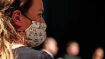 Žena s rouškou na konferenci v Ostravě, kde byla 3. srpna 2020 představena... | na serveru Lidovky.cz | aktuální zprávy