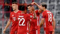 Robert Lewandowski slaví se spoluhráči. | na serveru Lidovky.cz | aktuální zprávy