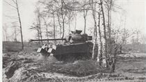 Tank Sherman ze sestavy Československé samostatné obrněné brigády na frontě u... | na serveru Lidovky.cz | aktuální zprávy