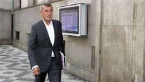 Premiér Andrej Babiš 11. 8. při cestě na ministerstvo financí na jednání o... | na serveru Lidovky.cz | aktuální zprávy