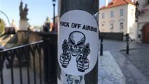 Nálepka z Prahy před Karlovým mostem proti AIRBNB. Nálepka z Prahy před Karlovým mostem proti AIRBNB.