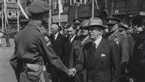 Elita mezi elitou. Antonín Petrák učil v ‚kovadlině hrdinů’ po boku tvrdých britských commandos Štábní kapitán Antonín Petrák jako velitel čestné roty vítá 18. června 1945 v... | na serveru Lidovky.cz | aktuální zprávy