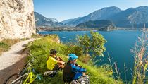 Trasu k jezeru si oblíbili pěší turisté i cyklisté. | na serveru Lidovky.cz | aktuální zprávy