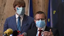 Zleva ministr zdravotnictví Adam Vojtěch (za ANO) a ředitel Ústavu... | na serveru Lidovky.cz | aktuální zprávy