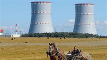 Sporná elektrárna. Chladicí věže v malebné krajině severozápadu Běloruska... | na serveru Lidovky.cz | aktuální zprávy