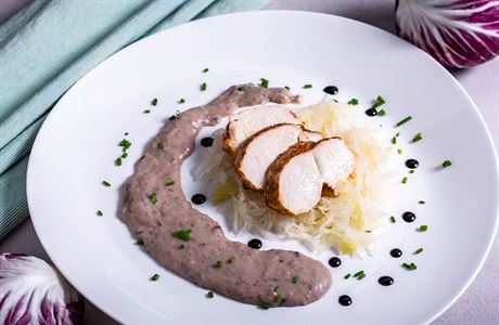 Kysané zelí s pečeným masem a topinamburovým pyré | na serveru Lidovky.cz | aktuální zprávy