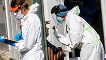 Odběrové místo ve fakultní nemocnici Královské Vinohrady v Praze. | na serveru Lidovky.cz | aktuální zprávy