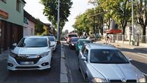 Fronta aut čekajících na testy na covid blokuje příjezd do Pardubic. | na serveru Lidovky.cz | aktuální zprávy