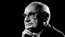 Milton Friedman, americký ekonom (1912–2006) Milton Friedman, americký ekonom (1912–2006)