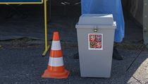 Volby do krajů či Senátu by měly proběhnout bez problémů. Covid ale ovlivnil složení komisí i počet náhradníků Volební drive-in v Pardubicích. | na serveru Lidovky.cz | aktuální zprávy