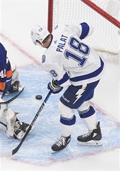Do finále NHL postoupila Tampa Bay s Palátem, v prodloužení zdolala Islanders 2:1 Ondřej Palát za Tampa Bay v zápase proti New York Islanders. | na serveru Lidovky.cz | aktuální zprávy