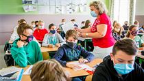 Roušky musí děti nosit nejen o přestávkách, ale i během vyučování. | na serveru Lidovky.cz | aktuální zprávy