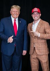 Covingtona dojal po triumfu v UFC telefonát od Trumpa. A pot urazil hvězdného LeBrona Jamese Colby Covington s americkým prezidentem Donaldem Trumpem | na serveru Lidovky.cz | aktuální zprávy